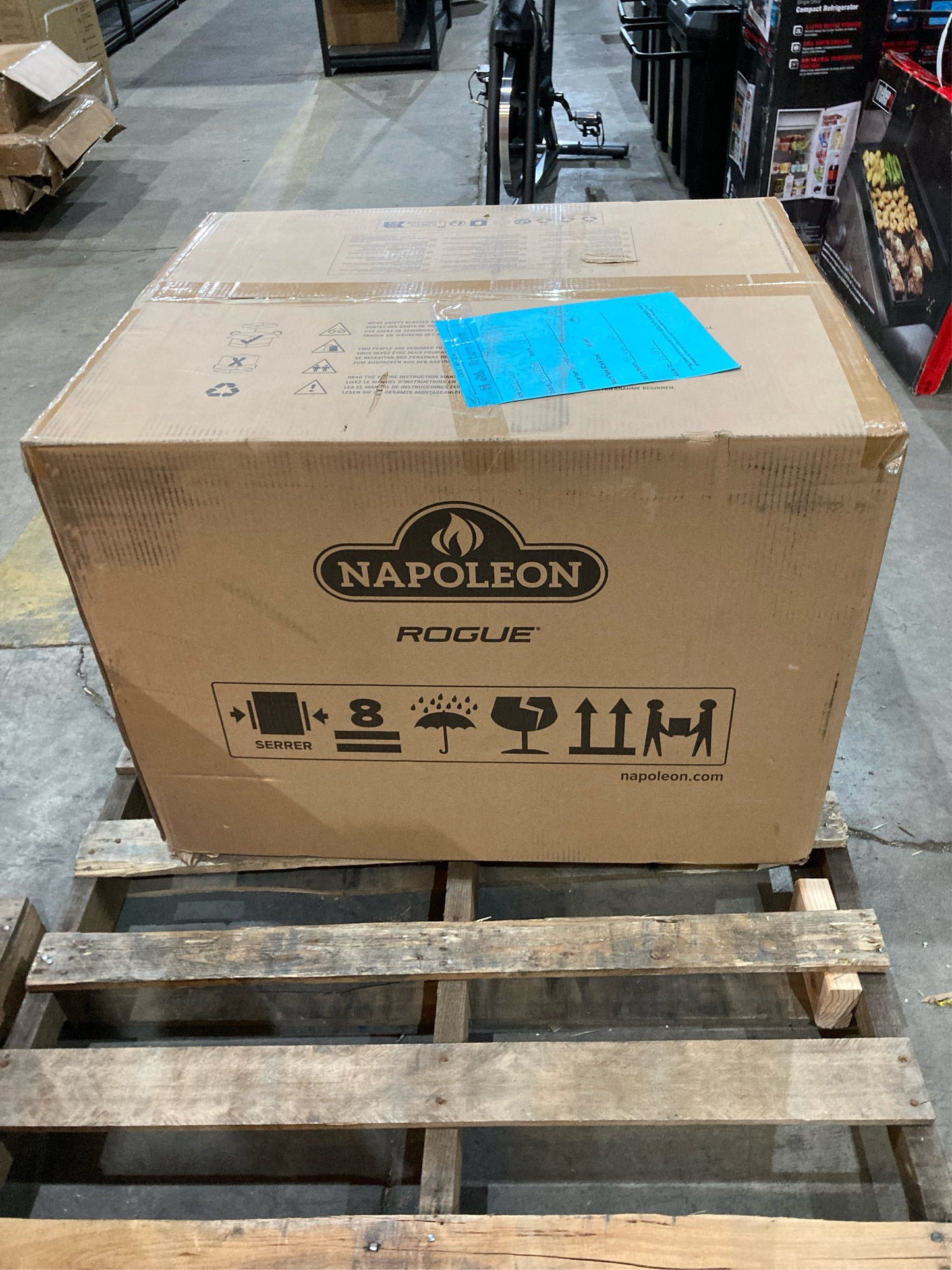 Napoleon Rogue 3-Burner Propane Grill Black