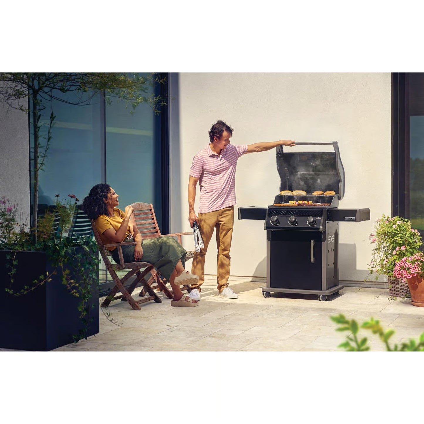 Napoleon Rogue 3-Burner Propane Grill Black