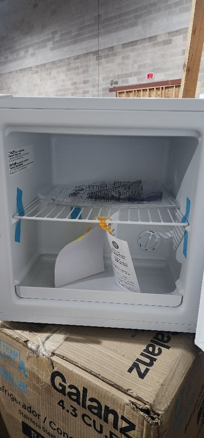 Arctic King 1.1 Cu ft Upright Freezer, White, AUFM011AEW
