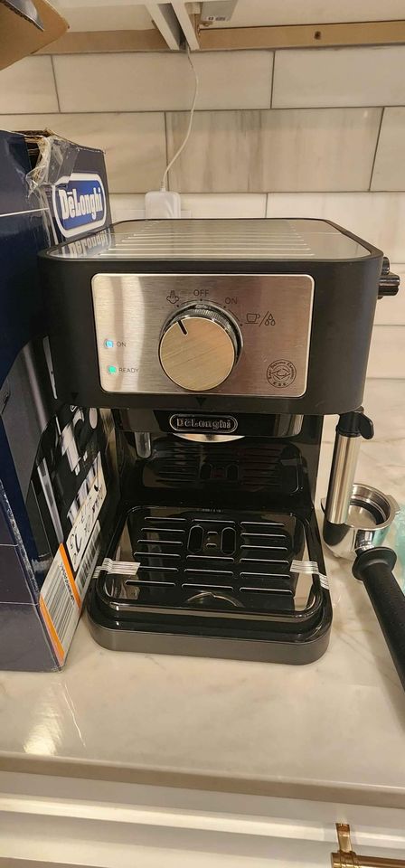 De'Longhi Stilosa Manual Espresso Machine, Latte & Cappuccino Maker, 15 Bar Pump Pressure + Milk Fro