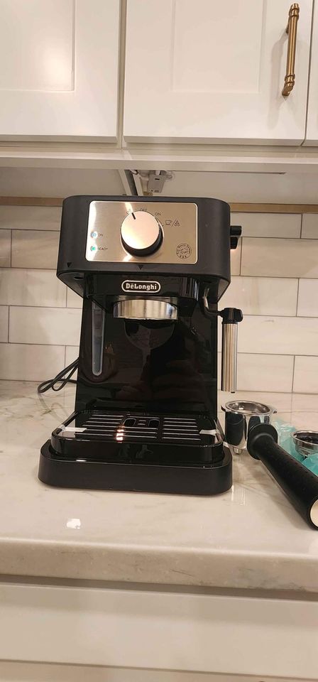 De'Longhi Stilosa Manual Espresso Machine, Latte & Cappuccino Maker, 15 Bar Pump Pressure + Milk Fro