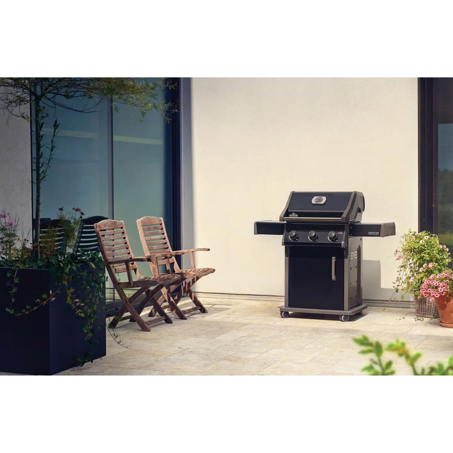 Napoleon Rogue 3-Burner Propane Grill Black